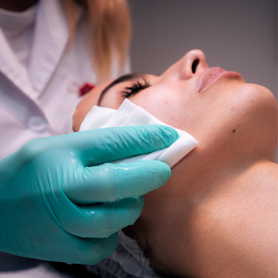 Tratament Facial + Masaj Zona Cervicală